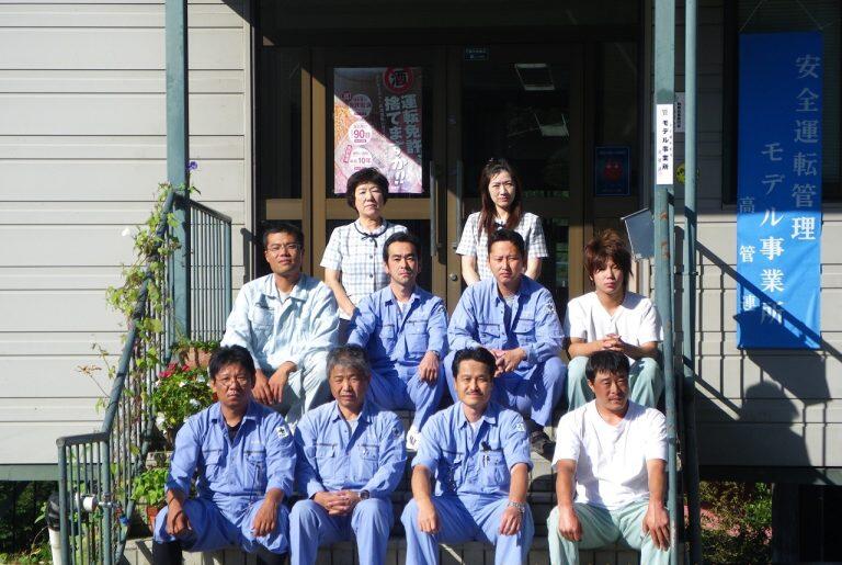 きじは、昭和55年頃から飼育されていましたが、平成20年に「本川きじ生産組合」として発足。平成27年、法人化に伴い現在の「本川手箱きじ生産企業組合」という企業名になりました。