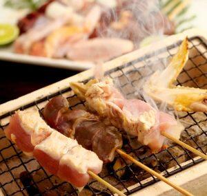 「本川手箱きじ生産企業組合」では、きじ鍋セットのほか、きじ肉のブロックやコロッケなども販売