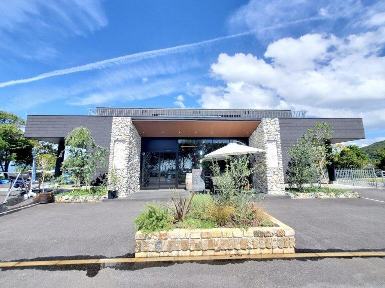 「高知でしかつくれないワインを生み出し、高知の新しい食文化をつくりたい」との思いから設立された「井上ワイナリー」