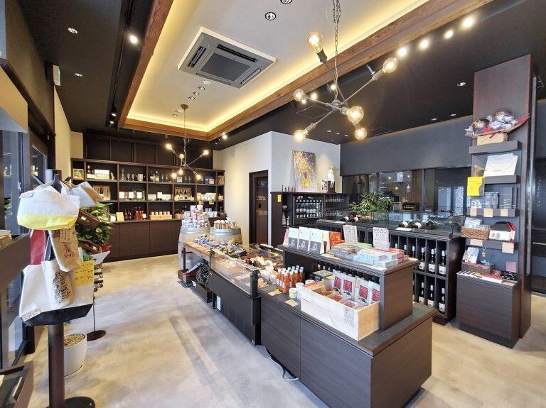 のいち醸造所で醸造した美味しいワインが並ぶ店内