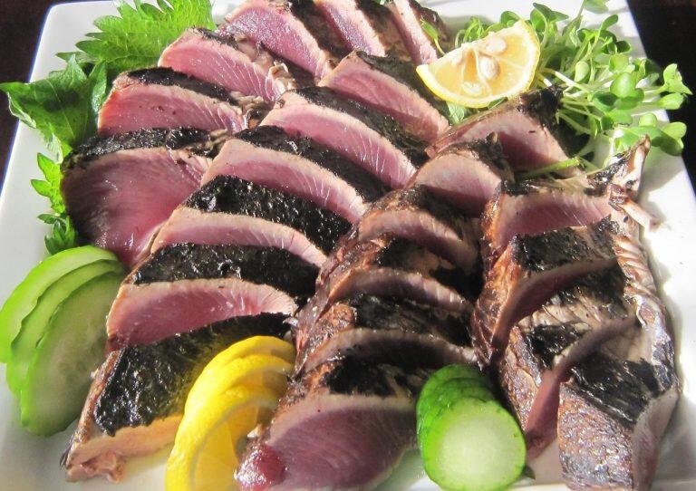 完全藁焼き鰹のタタキ