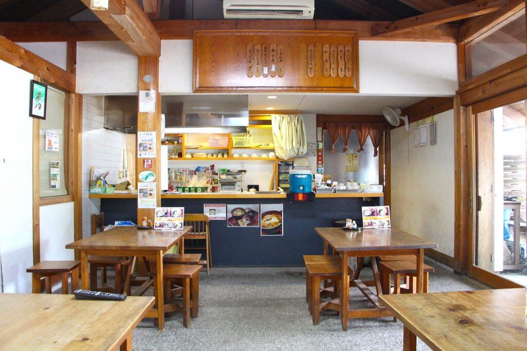 「味工房じねん」の食堂では、中山地区で盛んに栽培されている自然薯(山芋)を使った「じねん丼」も人気