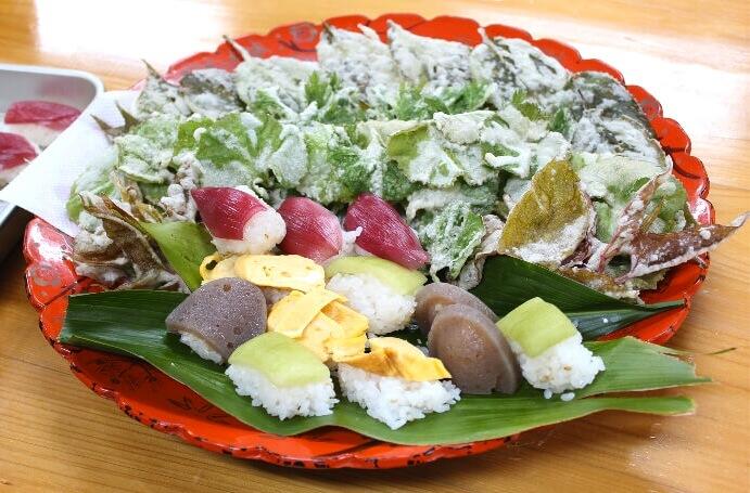 山菜採りと高知の皿鉢作り体験