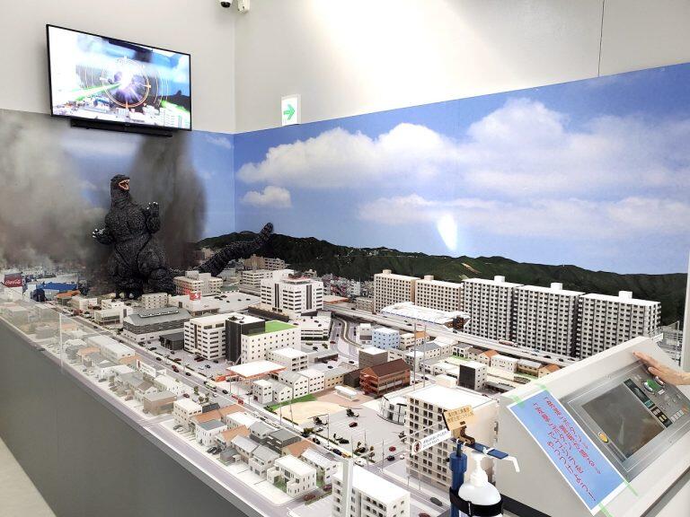 地球の太古・現代・未来をテーマに、プロジェクションマッピングとフィギュアを駆使して作り上げられた見応えのある3つのジオラマも展示