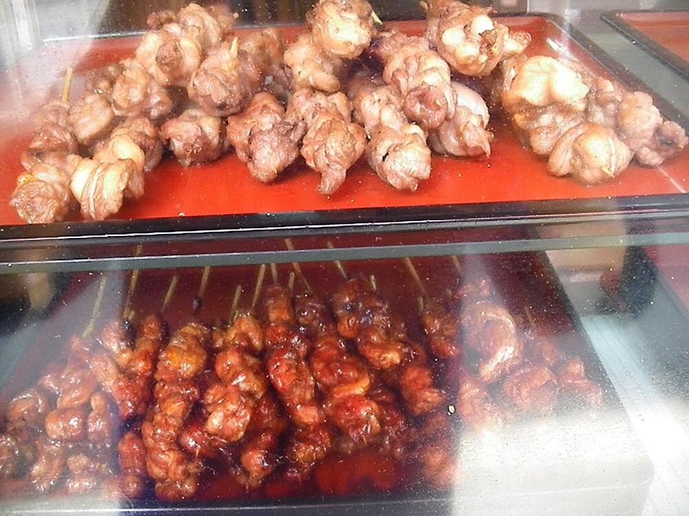 焼き鳥や鶏の足の煮付けなども店頭販売