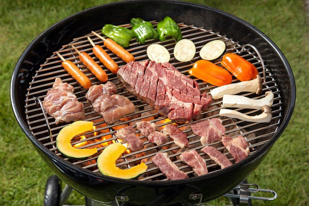 地元・四万十産の鮮度抜群の美味しいお肉や野菜などの食材、食器類やグリル、炭まで揃った「四万十の星空コース」