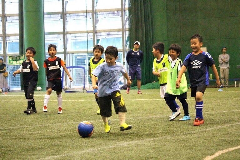 小学生を対象にしたサッカースクール