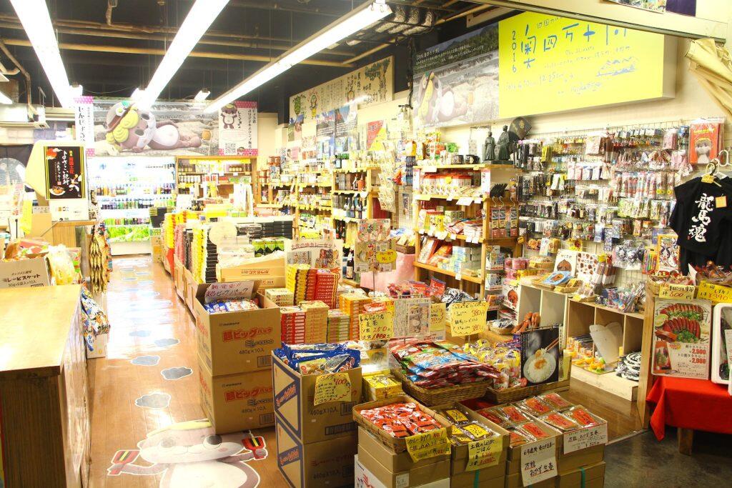 高知を代表する観光名所「ひろめ市場」にある「うまいもん処 珍味堂」さん