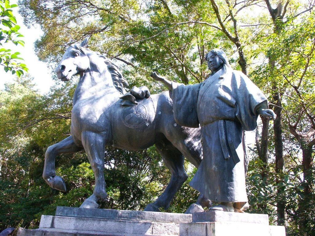 山内一豊妻千代の像