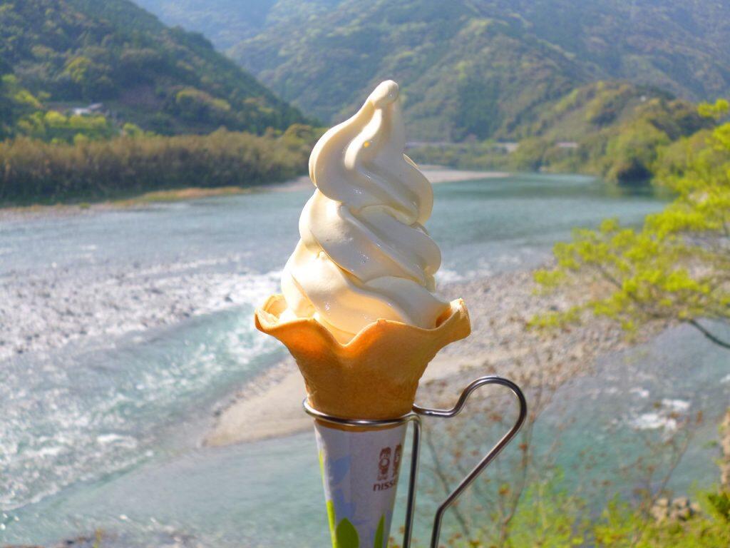 店内では、土佐ジローの卵を使った濃厚なソフトクリームやパンケーキ、フレンチトーストなどのオリジナルスイーツが楽しめるそうですよ♪