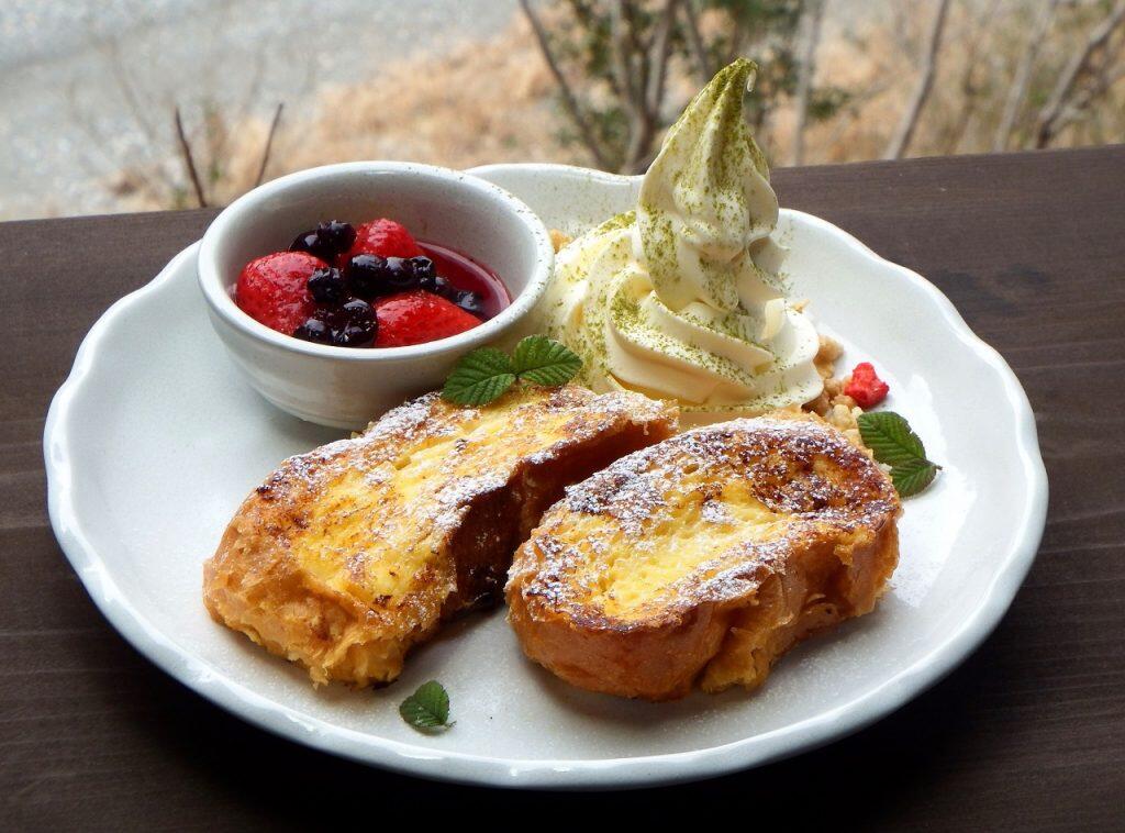 店内では、土佐ジローの卵を使った濃厚なソフトクリームやパンケーキ、フレンチトーストなどのオリジナルスイーツが楽しめるそうですよ♪