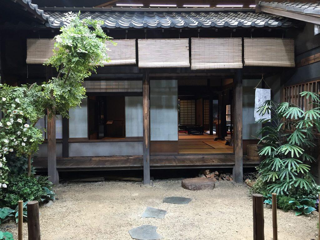 『「龍馬伝」幕末志士社中』には、大河ドラマ「龍馬伝」で使用された龍馬の生家セットが再現