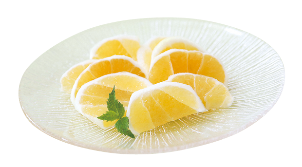 りんごのようにナイフで皮をむいて食べる小夏ですが、果皮と果肉の間にある白い甘皮を、なるべく多めに残しながらむくのがポイント