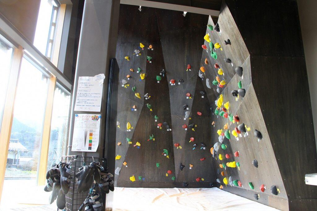 ボルダリングコーナーもあるので気軽にチャレンジしてみてください