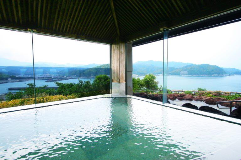 「黒潮本陣」を訪れたら、ぜひ堪能していただきたいのが温泉