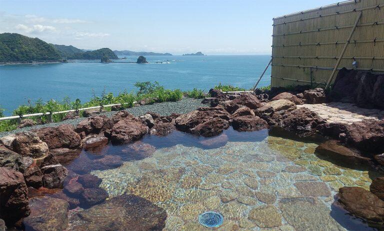 リニューアルした湯宿「黒潮本陣」で宿泊・温泉・グルメを堪能!