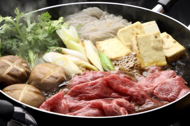 煮込むことで脂身が溶け出し旨味が増すため、すき焼きにピッタリ