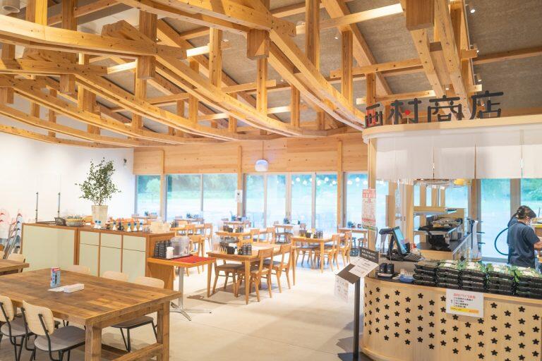 鮮魚料理や佐川町の食材を使った定食などが味わえる「西村商店(まきのさんの台所)」