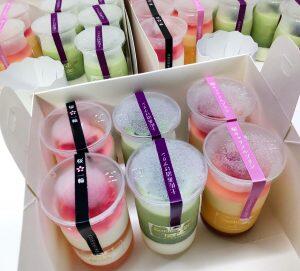 桜とお米を使用した「桜ジュレライスプリン」や、桜とキャラメルの風味がヤミツキになる「桜キャラメルプリン」、高知県産かぶせ茶とお米を使った「土佐茶ライスプリン」