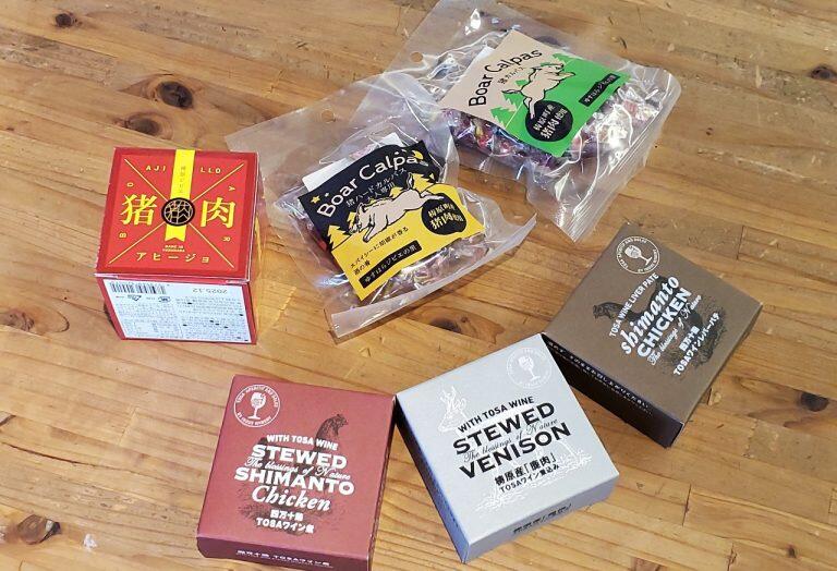 「猪肉のアヒージョ」などの缶詰やカルパス