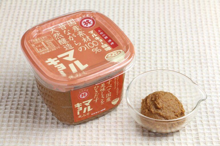 原料すべてを国産にこだわり、約1年間じっくり熟成された「マルキョー味噌」