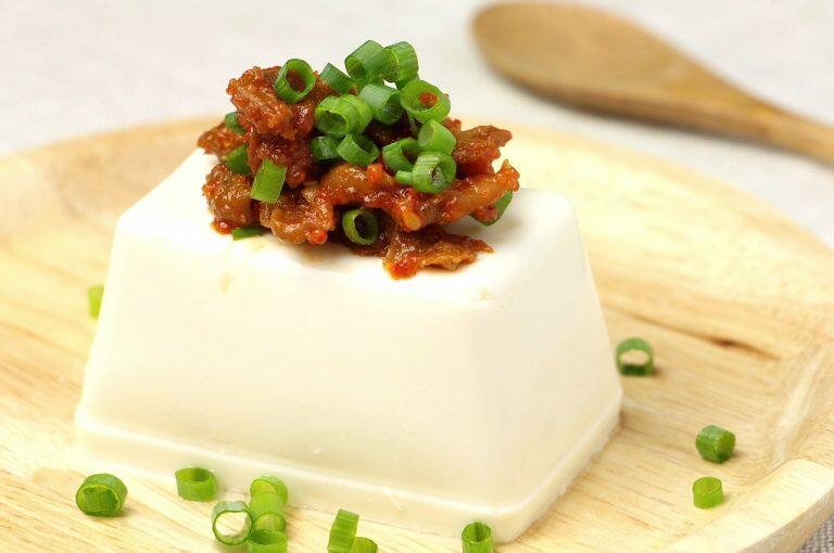 お豆腐にトッピンング