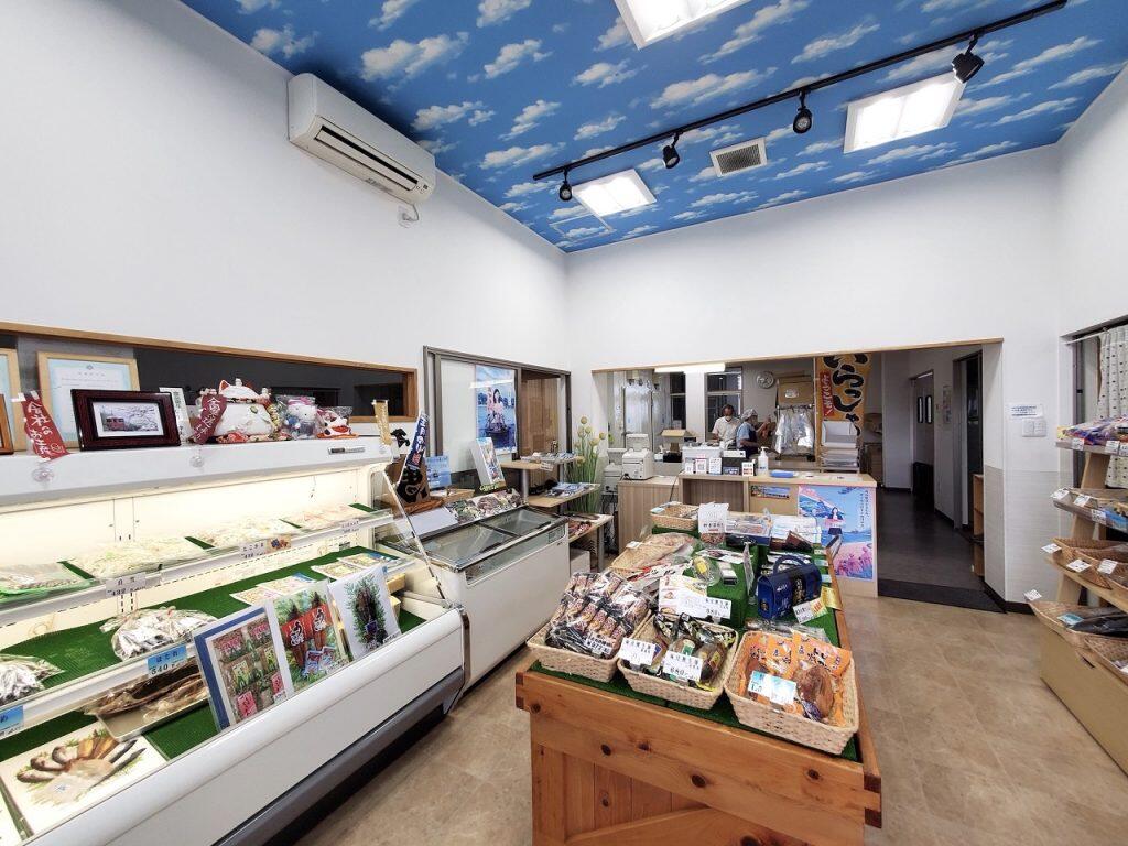 高知市中央卸売市場内に店舗を構えているからこそ、厳しい目で選び抜いた商品の鮮度や品質には自信があります!