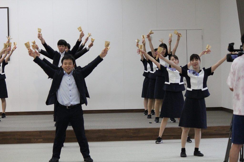 スーツ/制服で『この地へ~』本当に笑顔が素敵♪