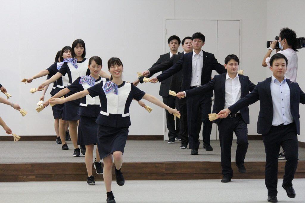 スーツ/制服で『この地へ~』本当に笑顔が素敵♪