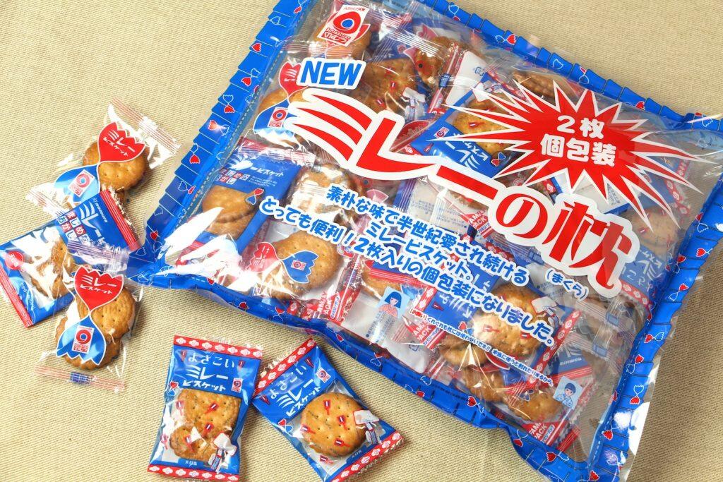 ひと口でパクリと食べられる、可愛い花丸型の形が特徴のミレービスケット