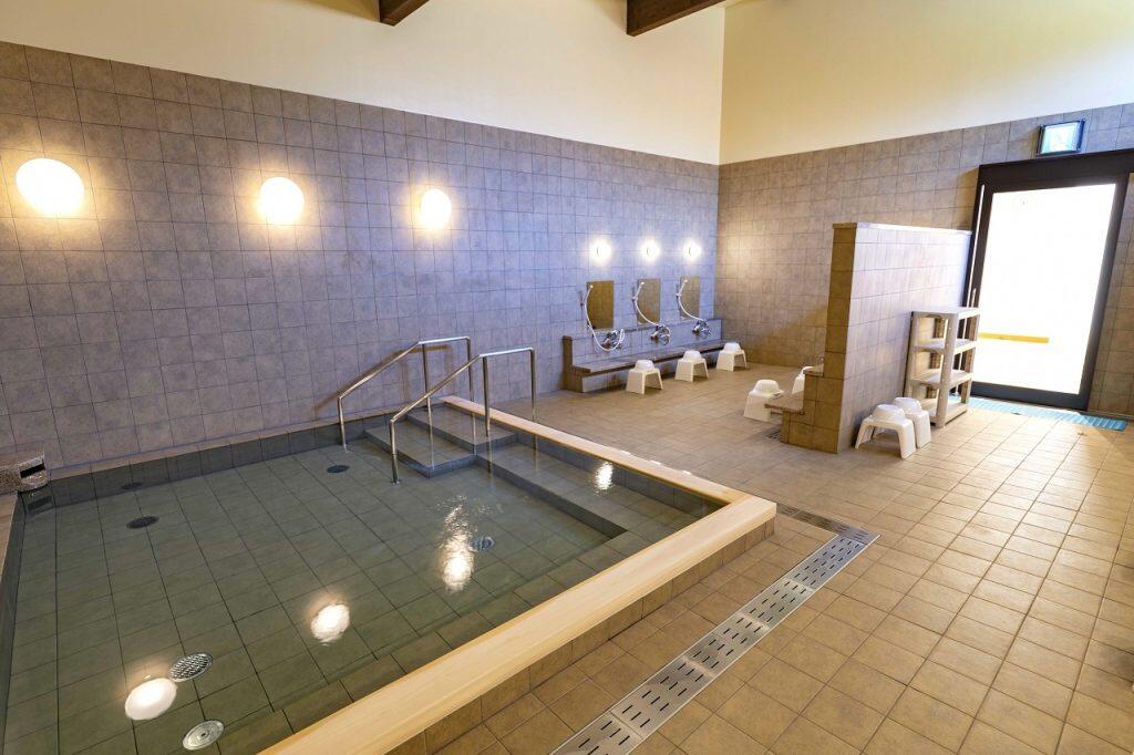 温浴施設「土佐れいほくの湯」は、日帰りでも利用可能