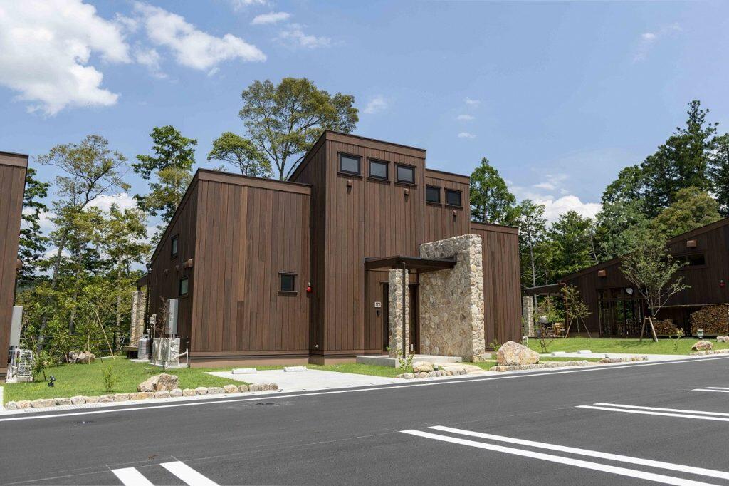 「モンベル アウトドアヴィレッジ本山」は、アウトドア総合ブランドの