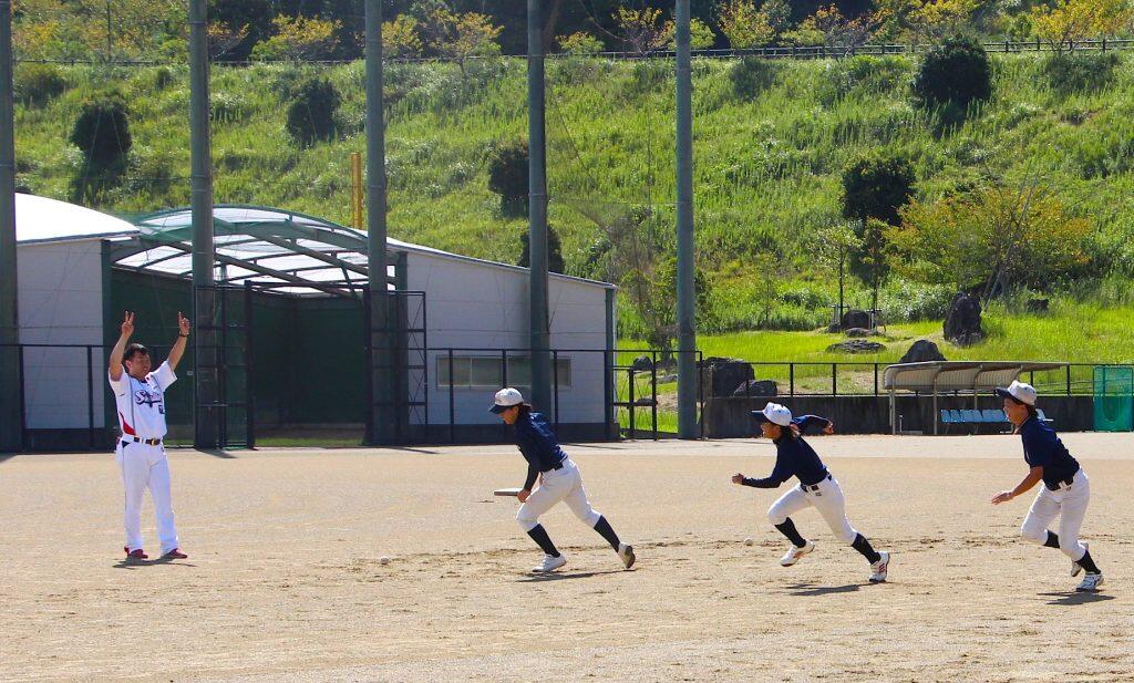 野球の練習は、学校のグラウンドの他、近くの「室戸広域公園」の野球場などで行っている