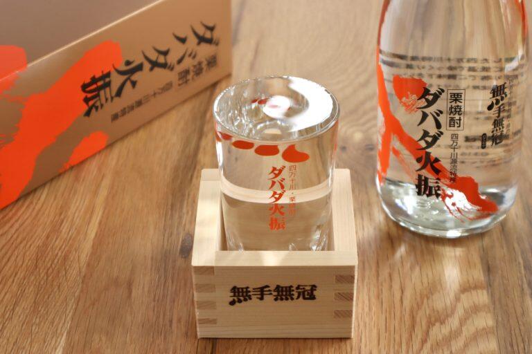 おすすめの飲み方は、焼酎本来の風味を堪能できるストレート