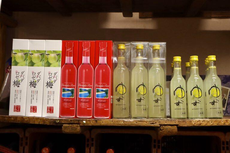 四万十川流域の恵を生かした日本酒やリキュールなどの種類も豊富