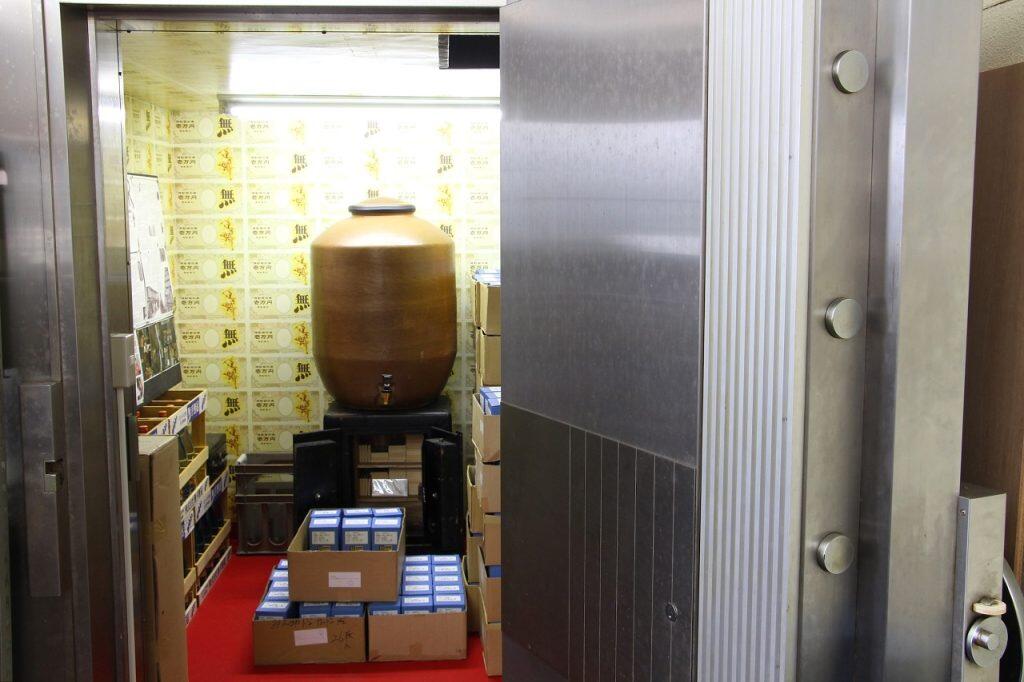 栗をたっぷり75パーセントも使った焼酎「預貯酎 栗75%」の預け入れ