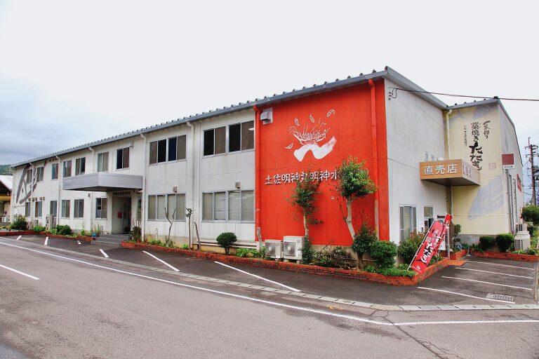 「明神水産」は、昭和34年より鰹の一本釣り漁業を行なっている鰹漁のプロフェッショナル