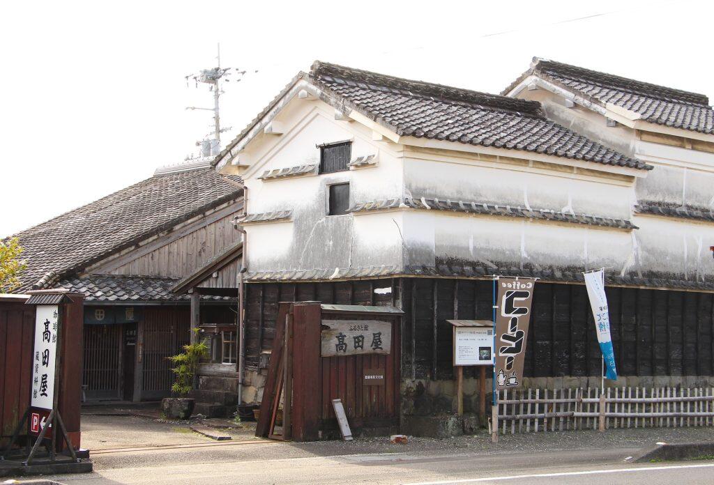 明治23年頃に建築されたと言われる商屋「竹崎家住宅」