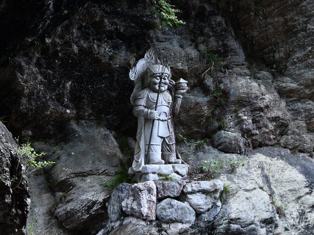 中津渓谷_竜人七福神像