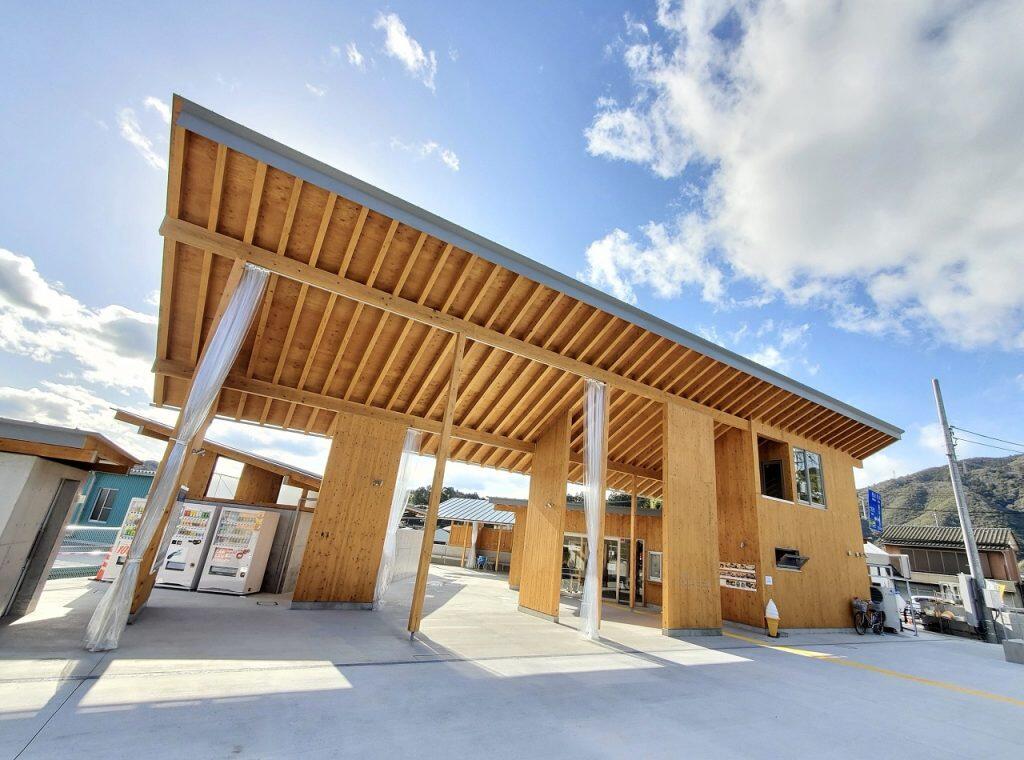 のんびり×アウトドアならココ！「水辺の駅 仁淀川にこにこ館」