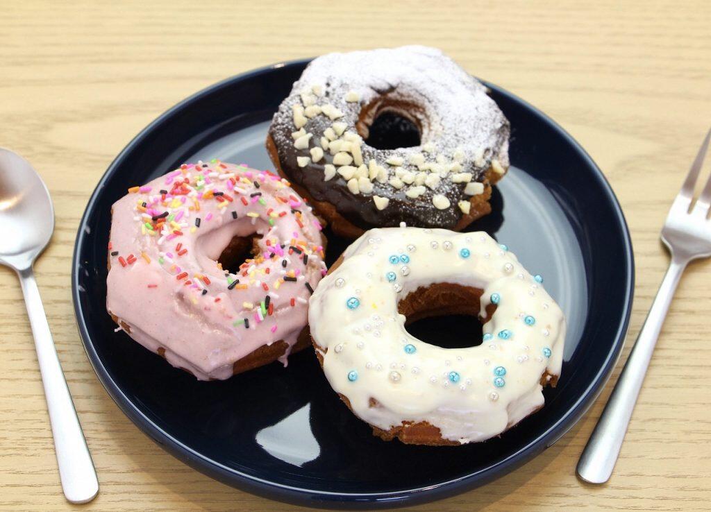 おやつにもピッタリな、おまんじゅうやドーナツ、クッキーも地元生産者さんの手作り