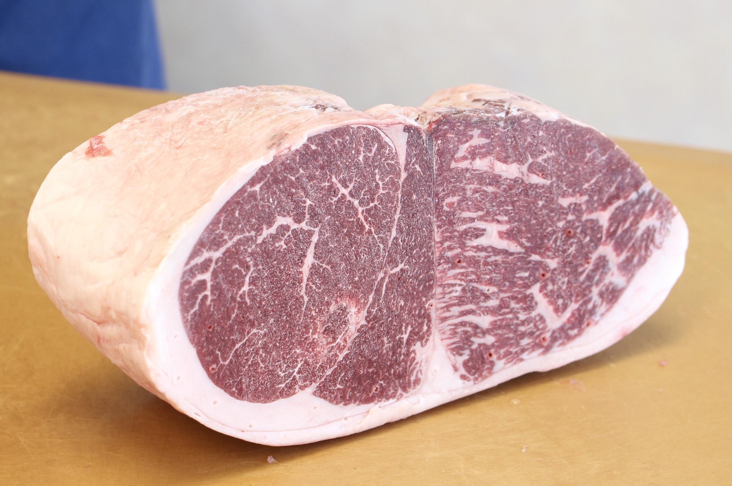 注文を受けてから切るオーダーカットスタイル カット前の肉