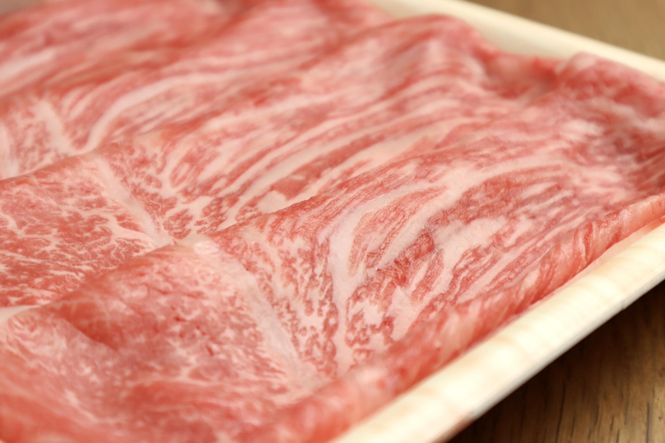 きめ細かく入ったサシと美しい赤身のバランスが絶妙 鮮度バツグンのスライス肉