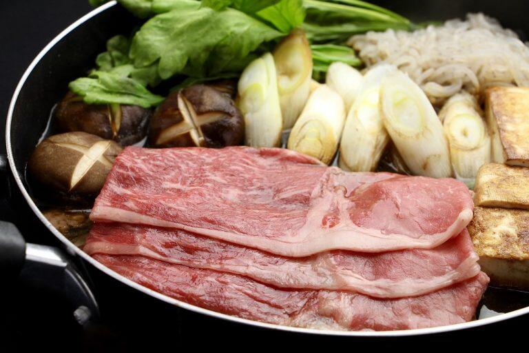 老舗精肉店が目利きした高知県産黒毛和牛ですき焼きはいかが？