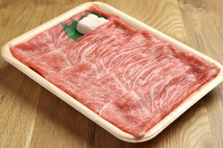 きめ細かなサシと美しい赤身が、なんとも美味しそう