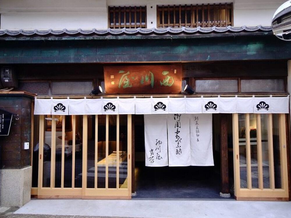 老舗菓子店「西川屋老舗」のコロンと可愛い