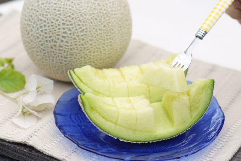 「西島園芸団地」自慢のマスクメロンと花かごセット・鉢植えセット