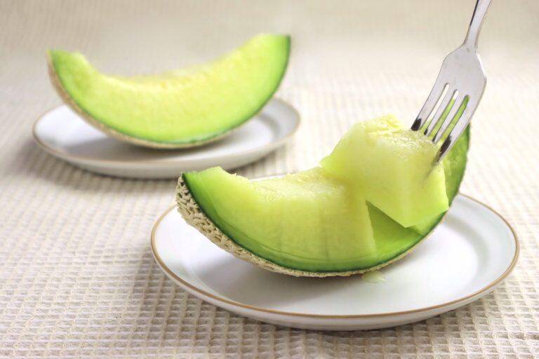 とろけるような果肉から、上品な香りと濃い甘みが口の中にジュワッと広がります