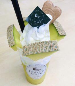 マスクメロンやイチゴを使ったスムージーパフェ