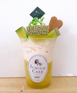 様々なフルーツを盛り込んだパンケーキやスムージーパフェ